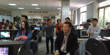 歡樂(lè)抓錢(qián)舞，迎接畢加美好的一天